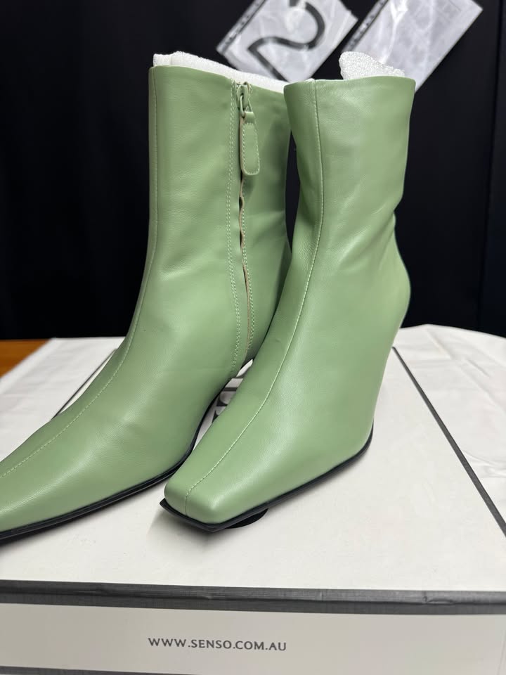 SENSO pistachio green leather kitten boot square toe EU 40/ AU 9