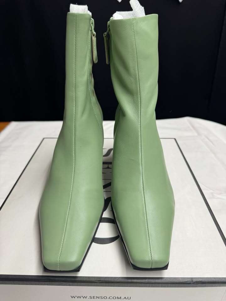 SENSO pistachio green leather kitten boot square toe EU 40/ AU 9