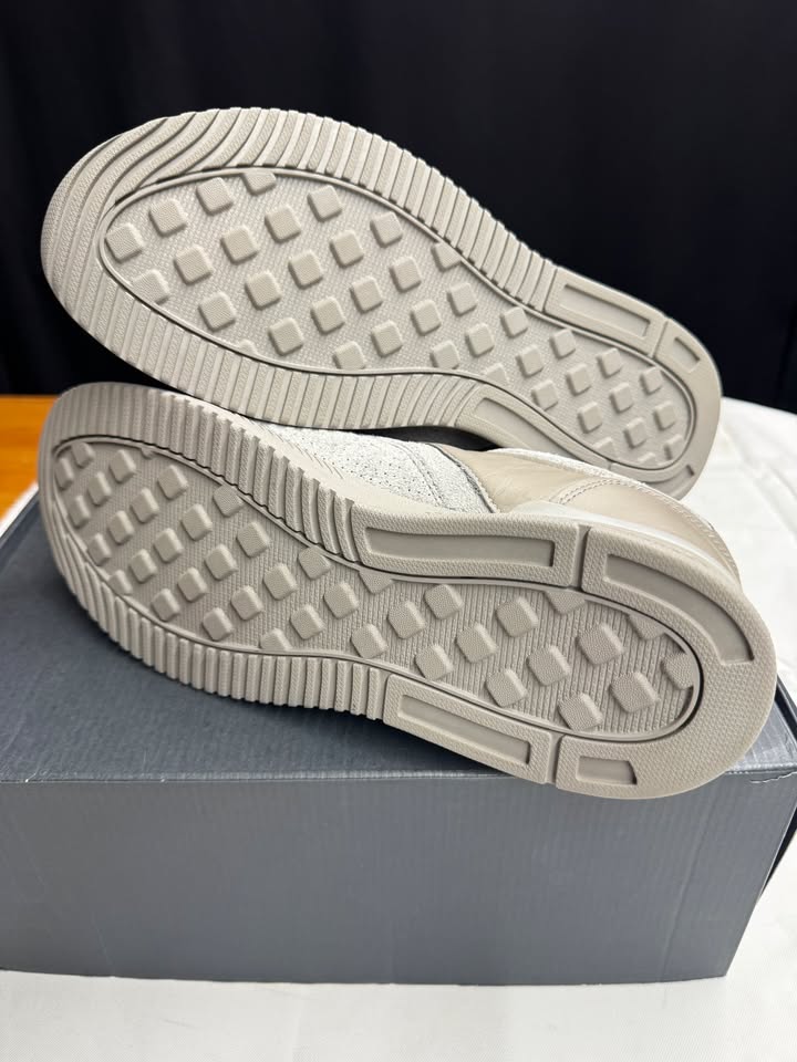 EVERLANE mens sneaker taupe grey leather suede US 11.5/ AU & UK 10.5